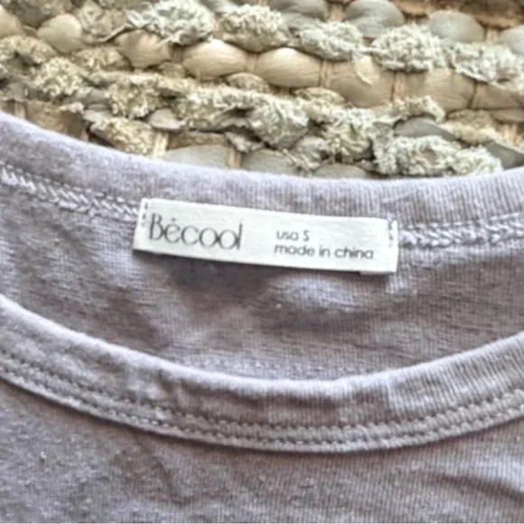 BE COOL Light Gray Women’s Short Sleeve Top Size Small - Picture 3 of 5